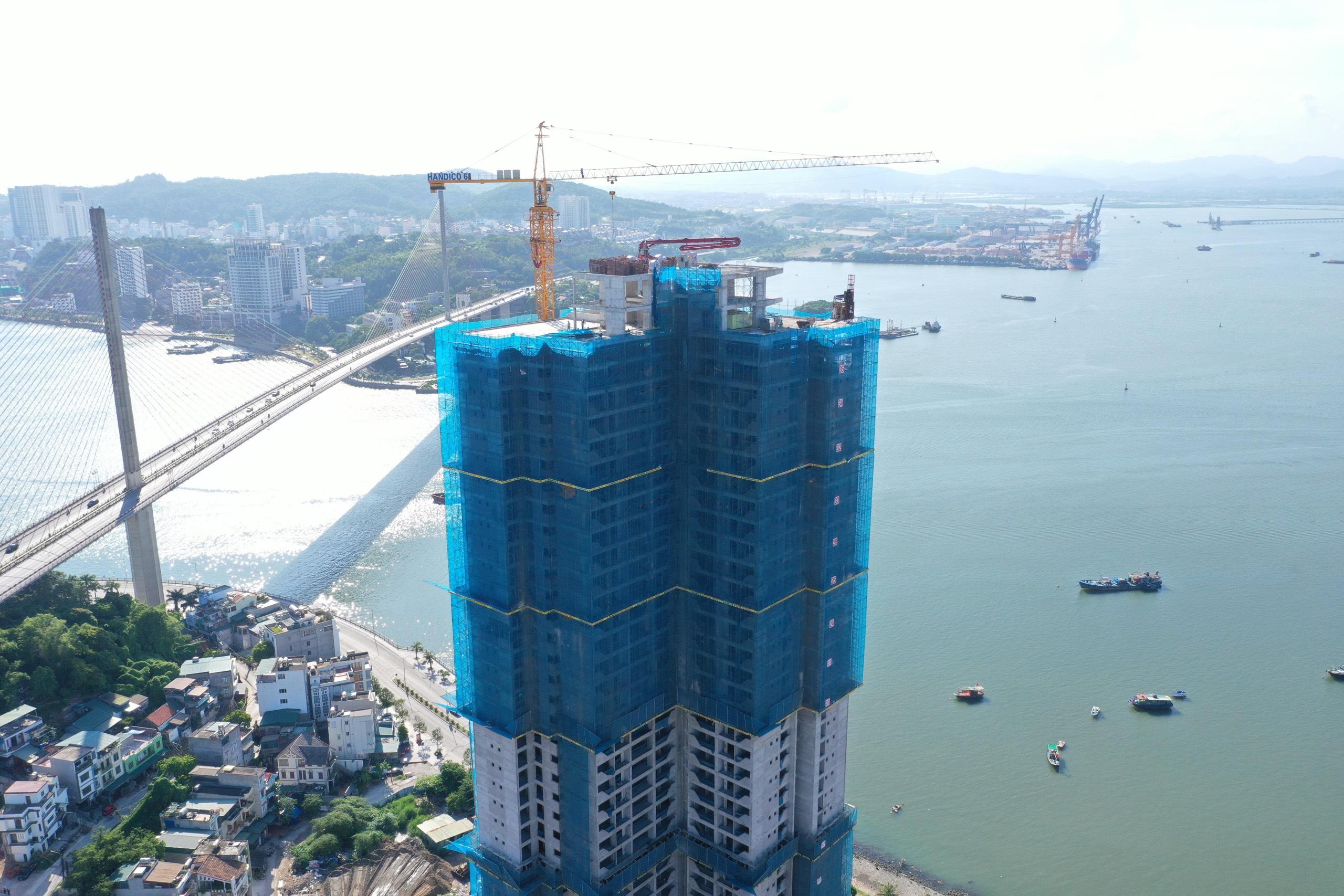 Căn hộ Duplex(2 tầng) view biển và cầu Bãi Cháy – Dự án Green Diamond Hạ Long